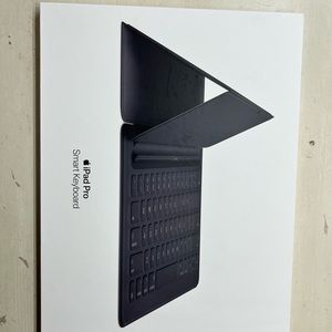 brand new ipad pro smart keyboard!